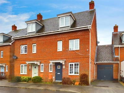 4 bedroom semi-detached house for sale in School Close, Basingstoke, Hampshire, RG22