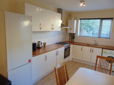4 bedroom terraced house for rent in Orchard Road, Southsea, Hampshire, PO4