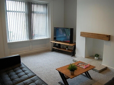 4 bedroom terraced house for rent in Prince Street, Huddersfield, West Yorkshire, HD4