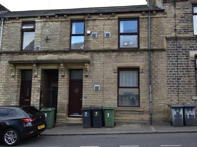 4 bedroom terraced house for rent in Springwood Avenue, Huddersfield, West Yorkshire, HD1