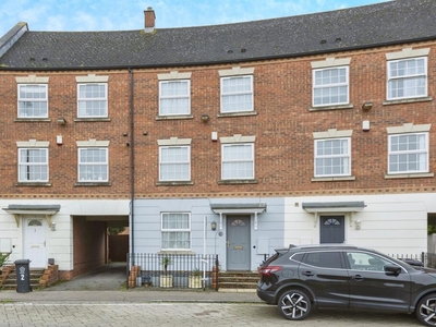 4 bedroom town house for sale in Hamilton Circle, Hamilton, Leicester, LE5