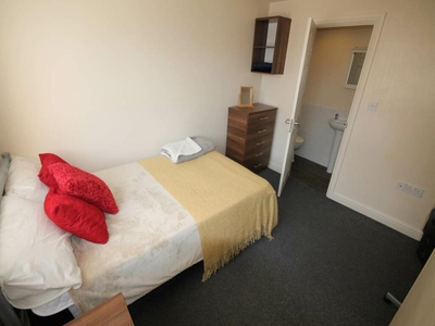 5 bedroom apartment for rent in Ashbourne Road, Derby, , DE22