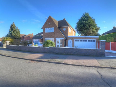 4 bedroom detached house for sale in Saltersgate Drive, Birstall, Leicester, LE4