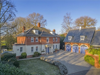 5 bedroom detached house for sale in Thorndon Approach, Herongate, Brentwood, Essex, CM13
