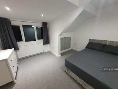 5 bedroom flat for rent in Kingsley Terrace, Newcastle Upon Tyne, NE4
