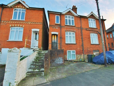5 bedroom semi-detached house for rent in Sydenham Road, Guildford, Surrey, GU1