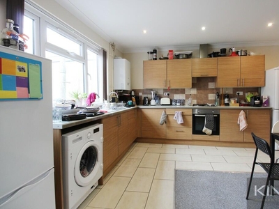 6 bedroom apartment for rent in Portswood Road, Southampton, SO17
