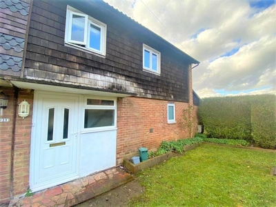 6 bedroom end of terrace house for rent in Cabell Road, Guildford, Surrey, GU2