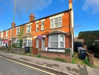 6 bedroom end of terrace house for rent in Stoke Road, Guildford, Surrey, GU1