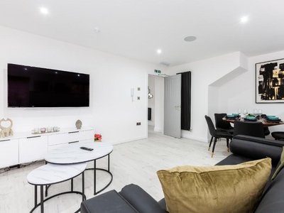 2 bedroom flat share for rent in De La Beche Street, Swansea, Wales, SA1