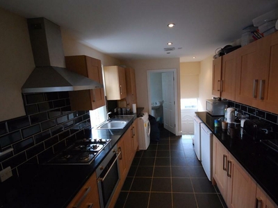 6 bedroom maisonette for rent in Ashleigh Grove, Newcastle Upon Tyne, NE2