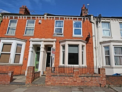 6 bedroom terraced house for rent in Lutterworth Road, Abington Northampton, NN1