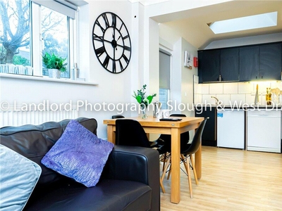 6 bedroom semi-detached house for rent in Cobbett Road, Guildford, Surrey, GU2