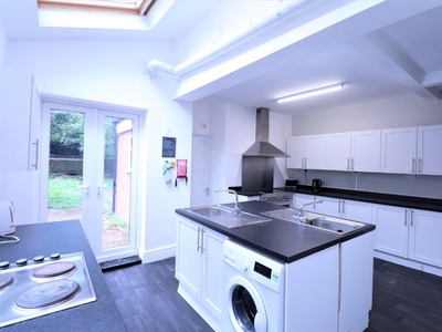 7 bedroom semi-detached house for rent in Carlyle Road, Birmingham, B16 - ALL BILLS INCLUDED!, B16