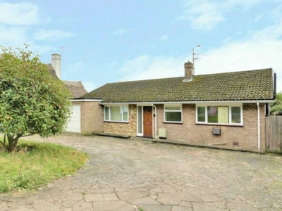 Bungalow to rent in Castle Hill Road, Totternhoe LU6