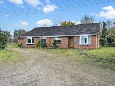 Detached bungalow for sale in Cottage Lane, Collingham, Newark NG23