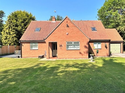Detached bungalow for sale in Woodend Cottage, Fosse Road, Farndon, Newark NG24
