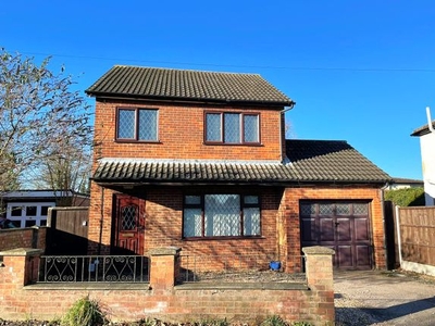 Detached house to rent in House Lane, Arlesey SG15