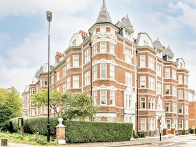 Flat for sale in East Heath Road, London NW3