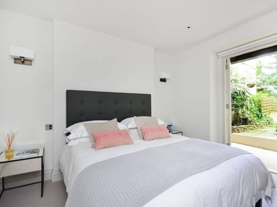 Flat for sale in Lansdowne Crescent, Notting Hill, London W11