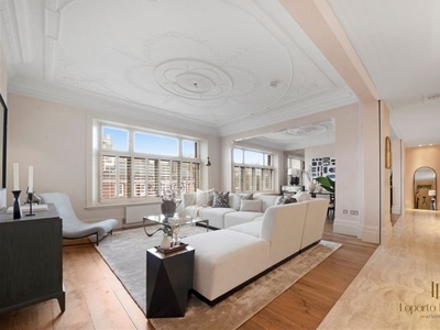 Flat for sale in Old Court House, Kensington W8