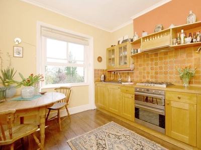 Flat to rent in Chalcot Gardens, Belsize Park, London NW3