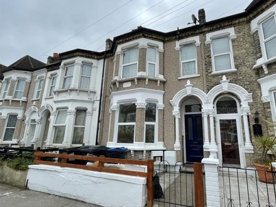 Flat to rent in Gonville Road, Thornton Heath CR7