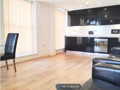 Flat to rent in Hanover House, Bradford BD1
