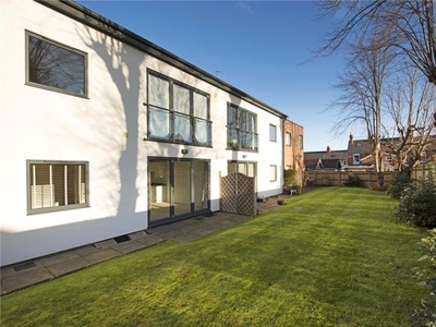 Flat to rent in Lime Court, Henley-On-Thames, Oxfordshire RG9