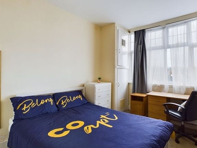 Flat to rent in Princes Terrace, Brighton BN2
