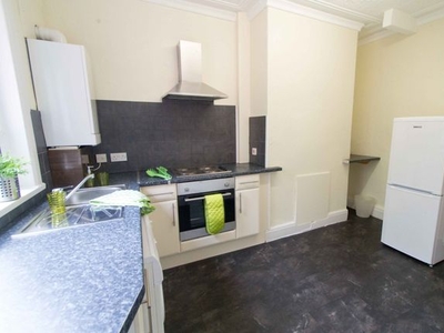 Flat to rent in St Johns Terrace, Leeds LS3
