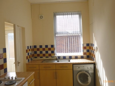 Flat to rent in Stoneygate Avenue, Leicester LE2
