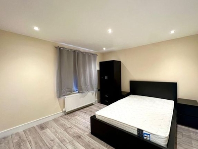 Semi-detached house to rent in Middleton Avenue, Greenford UB6
