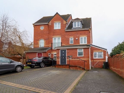 Semi-detached house to rent in Woodlands Court, Leicester LE2