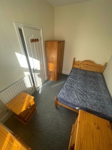Room to rent in Thornton Road, Stoke-On-Trent, Stoke-On-Trent ST4