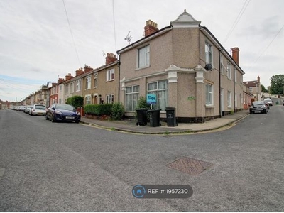 Terraced house to rent in Albion Street, Swindon SN1