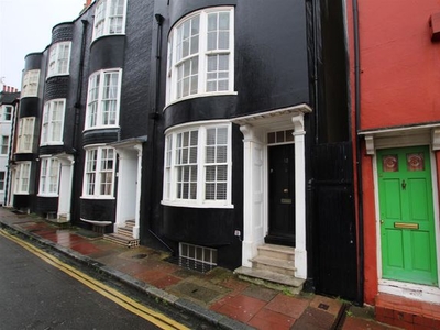 Terraced house to rent in Charles Street, Brighton BN2