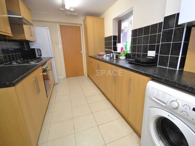 Terraced house to rent in Grange Avenue, Reading RG6