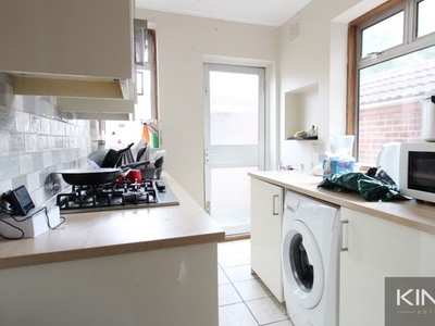 Terraced house to rent in Middle Street, Southampton SO14