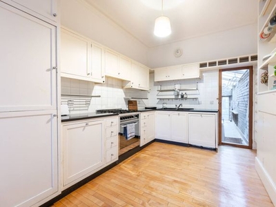 Terraced house to rent in North Kensington, North Kensington, London NW10