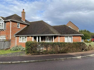 2 Bedroom Bungalow For Sale In Dunstable, Central Bedfordshire