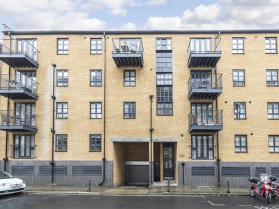 2 bedroom property for sale in Gainsford Street, London, SE1