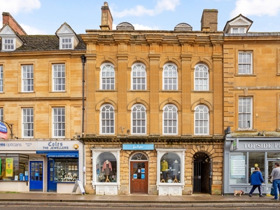 4 bedroom property for sale in High Street, Chipping Norton, OX7