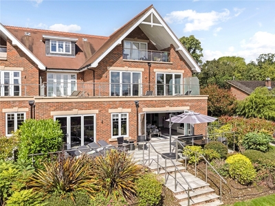 4 bedroom property for sale in Penn Road, Beaconsfield, HP9