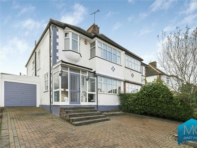 4 Bedroom Semi-detached House For Sale In North Finchley, London