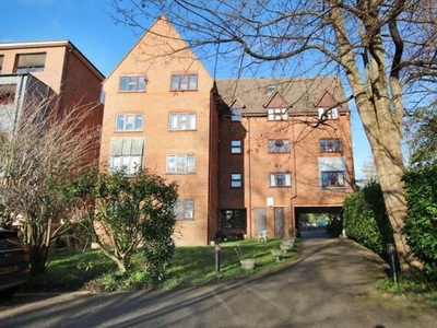 1 Bedroom Shared Living/roommate Leatherhead Surrey