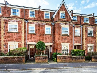 3 Bedroom Shared Living/roommate Guildford Surrey