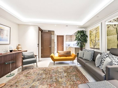 Flat for sale in Strand, Covent Garden WC2R