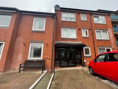 Flat to rent in 1 Bidston Road, Prenton, Wirral CH43