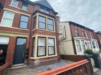 Flat to rent in 31 St. Davids Road North, Lytham St. Annes, Lancashire FY8